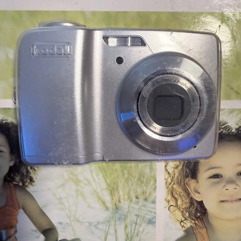 Kodak EasyShare C182 12MP Digital Camera NOS Sealed Card unusable batteries Y2K